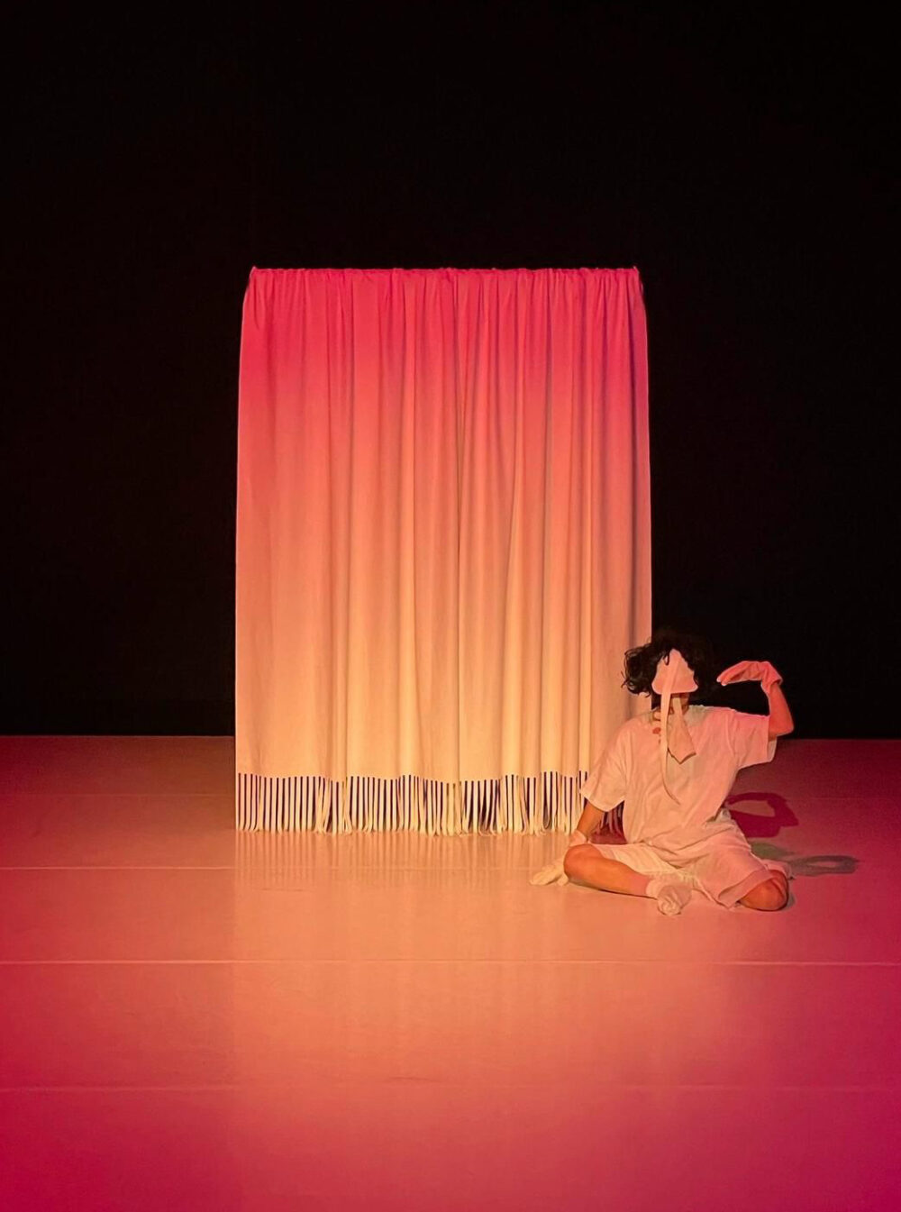 Pauline Brun / TAPIES • Performance, Spectacle, Scénographie, Interprétation